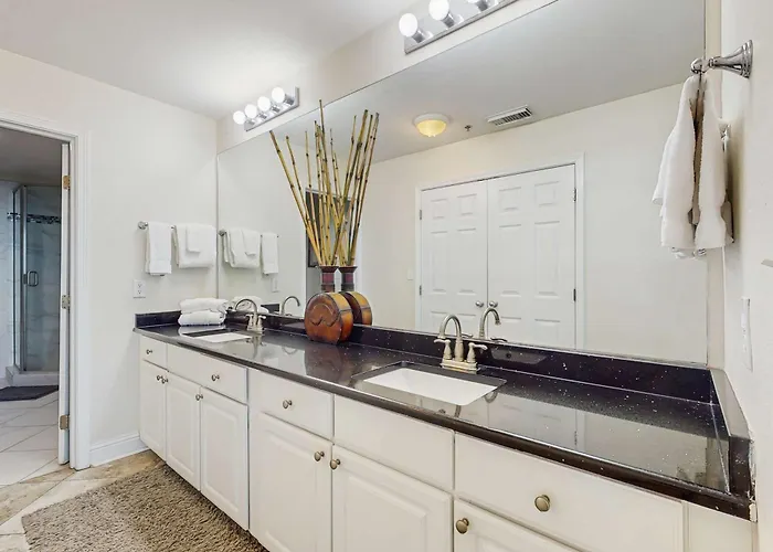 Gulf-front W Great Balcony Ocean View Ac & Shared Pools Hot Tubs & Gym Holiday home *