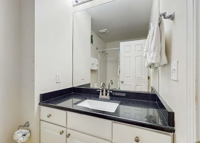 Gulf-front W Great Balcony Ocean View Ac & Shared Pools Hot Tubs & Gym Holiday home Gulf Shores